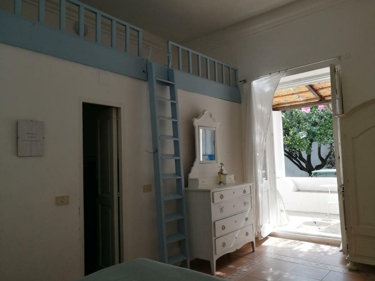ストロンボリ Casa Carlotta Bed & Breakfast エクステリア 写真